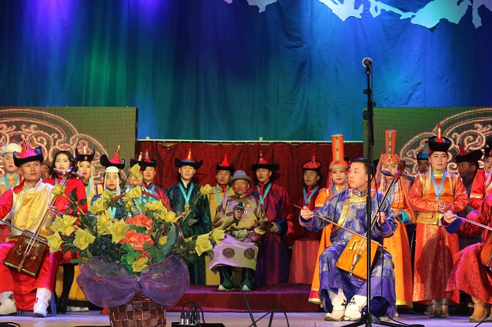 “Их богд” уртын дуучдын улсын уралдаан боллоо